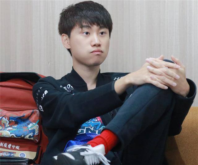 乐鱼APP关于Doinb在曼联比赛中表现优异，反败为胜引发热议！的信息