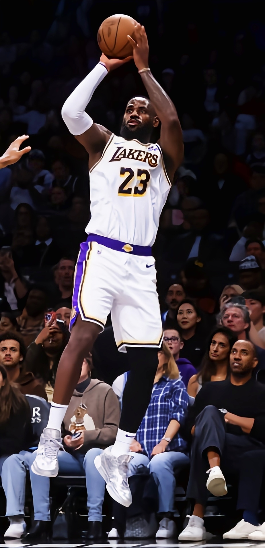 乐鱼体育APP詹姆斯在公牛比赛中精彩发挥，挺进下一轮引发热议！的简单介绍